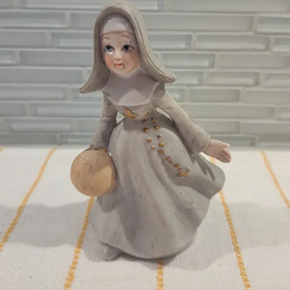 Bowling Nun Figurine with Rosary and Gray and White Habit, Bisque Ceramic - Picture 1 of 4